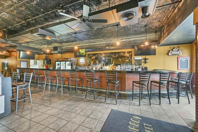 More Photos Of 821 S Broadway, Green Bay Restaurant For Sale