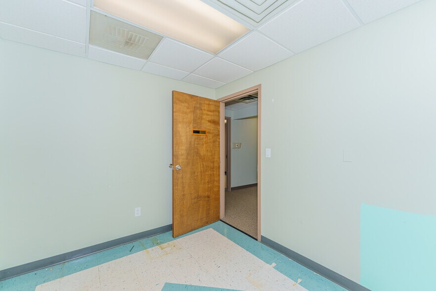 More Photos Of 961-963 State Route 146, Clifton Park Medical For Lease