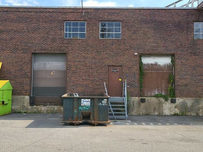 More Photos Of 920-960 Rue Bégin, Montréal Showroom For Lease
