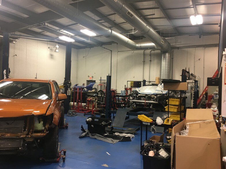 More Photos Of 4877 Mahoning Ave, Warren Auto Repair For Sale
