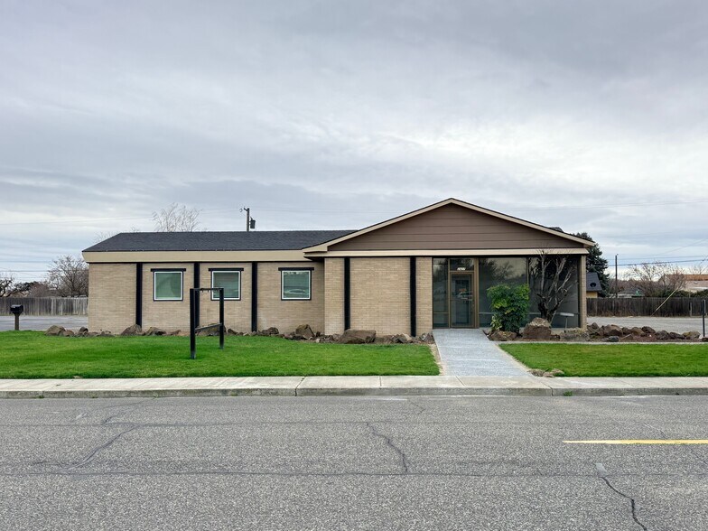 More Photos Of 2427 W Falls Ave, Kennewick Medical For Lease