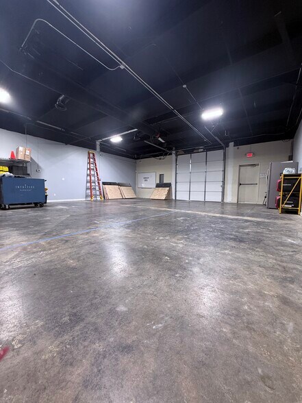 More Photos Of 8811 Production Ln, Ooltewah Manufacturing For Lease
