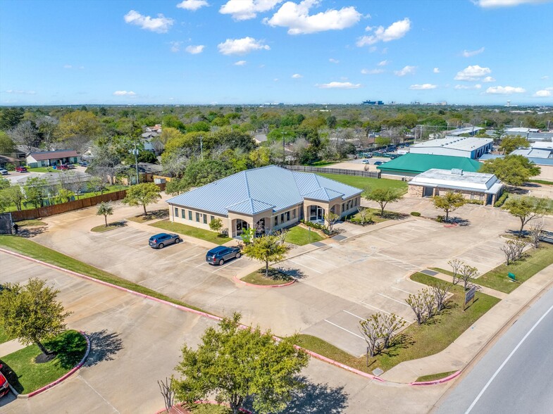 More Photos Of 3308 Longmire Dr, College Station Office For Lease