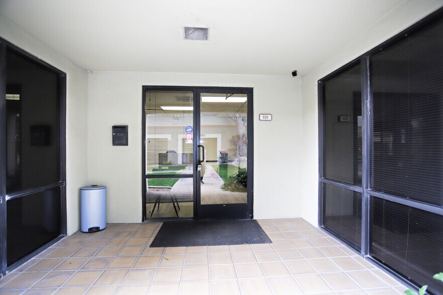 More Photos Of 2222 S Dobson Rd, Mesa Loft Creative Space For Lease