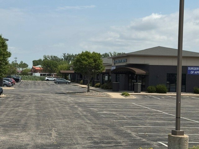 More Photos Of 1600-1688 N Casaloma Dr, Grand Chute General Retail For Sale