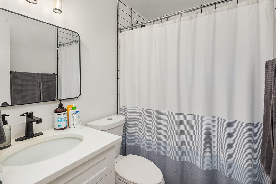More Photos Of 4400 Linden Ave N, Seattle Apartments For Sale
