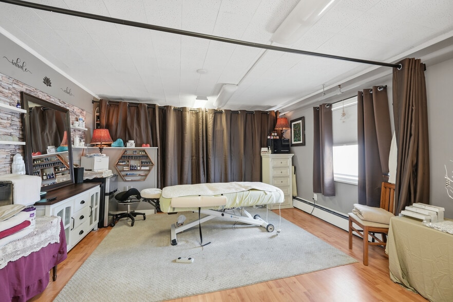 More Photos Of 46 Main Rd, Montgomery General Retail For Sale