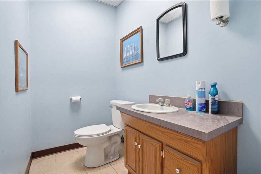 More Photos Of 237 Curtis St, Delaware Warehouse For Sale