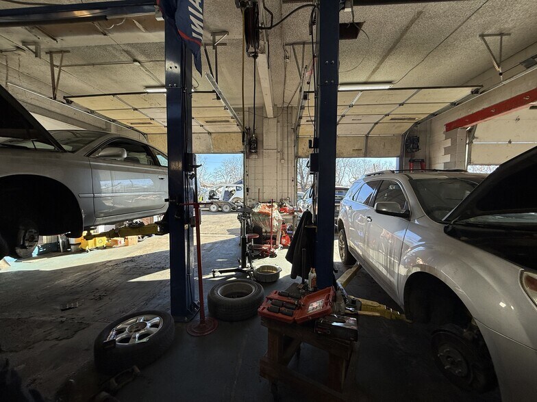 More Photos Of 395 Sheridan Blvd, Lakewood Auto Repair For Sale