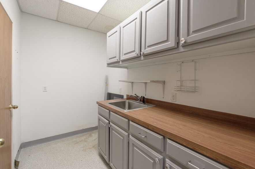 More Photos Of 3415 N Loy Lake Rd, Sherman Medical For Sale