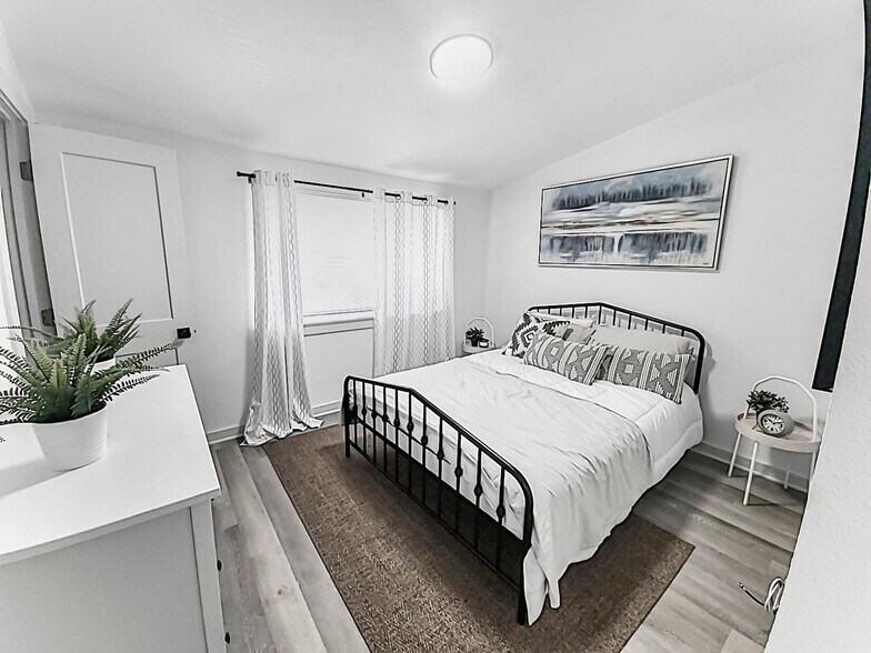More Photos Of 2020 Cottonwood St, Beaumont Apartments For Sale