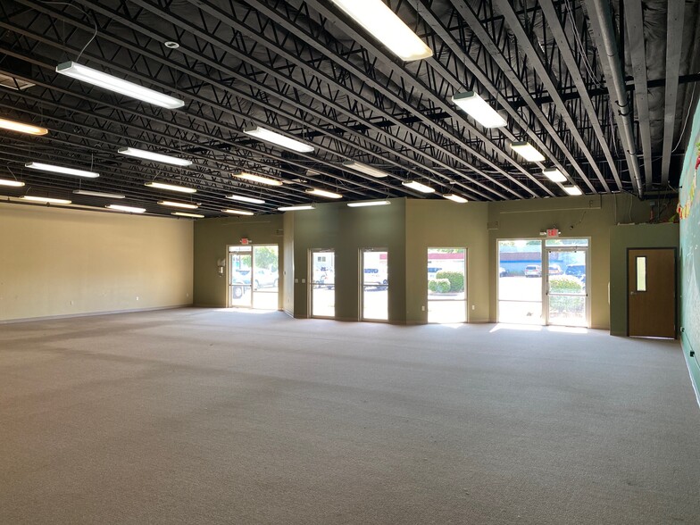 More Photos Of 2835 19th Ave, Forest Grove Storefront Retail Office For Lease