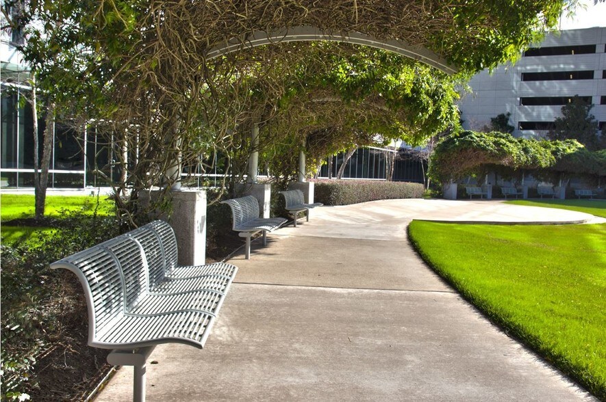 More Photos Of 2050 W Sam Houston Pky S, Houston Office For Lease