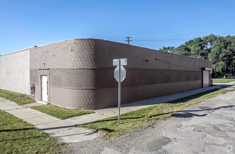 More Photos Of 20869 Mound Rd, Warren Warehouse For Sale