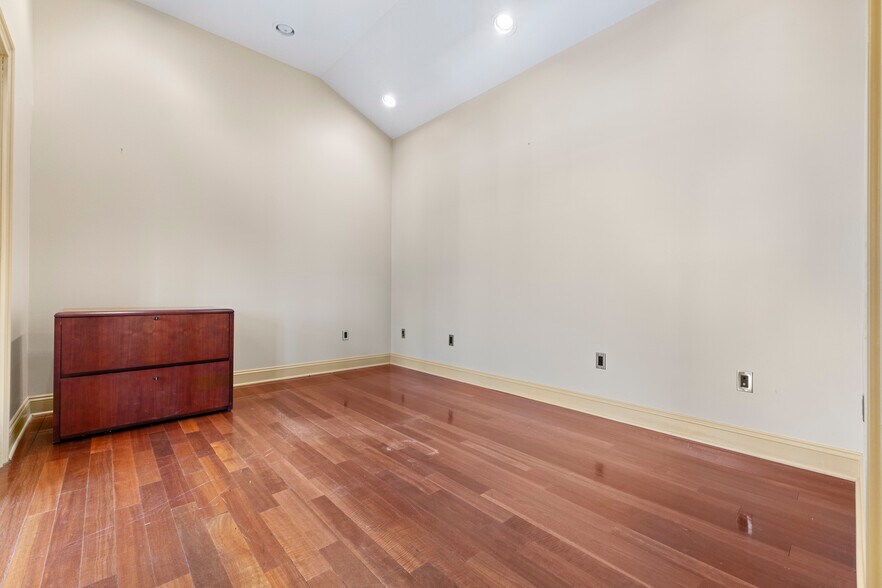 More Photos Of 613 Amboy Ave, Perth Amboy Medical For Lease
