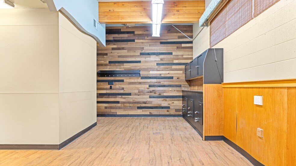 More Photos Of 905 S 2nd Ave, Walla Walla General Retail For Sale