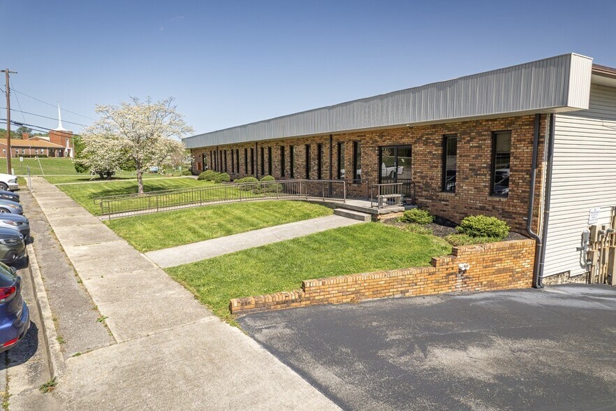 More Photos Of 122-132 Jefferson Ct, Oak Ridge Office For Sale