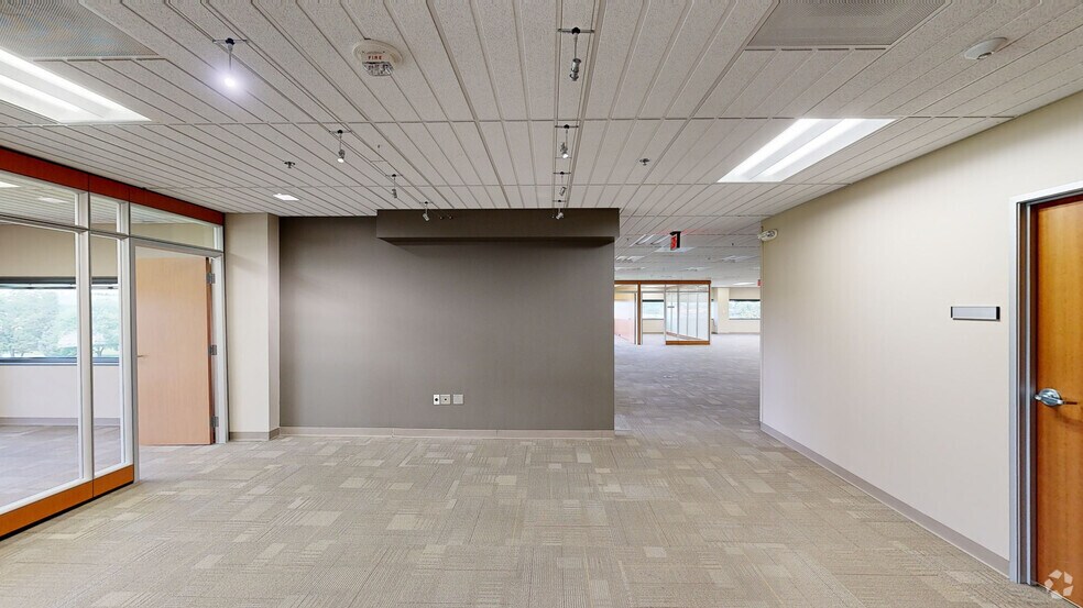 More Photos Of 4-6 Parklane Blvd, Dearborn Office For Lease