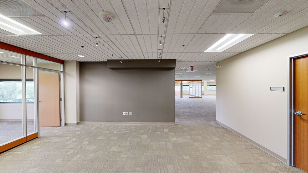 More Photos Of 4-6 Parklane Blvd, Dearborn Office For Lease