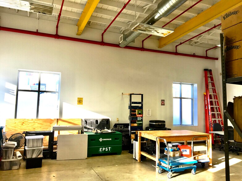 More Photos Of 2 Amboy Ave, Woodbridge Warehouse For Lease