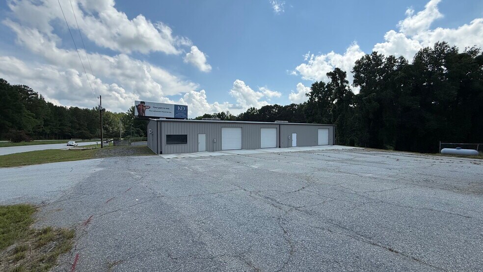 More Photos Of 4384 S Church Street Ext, Roebuck Flex For Lease