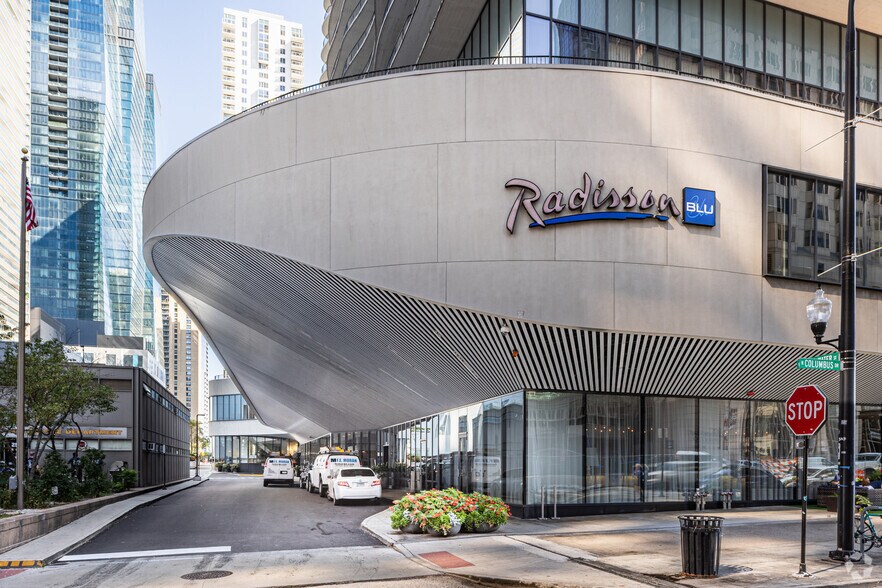 More Photos Of 225 N Columbus Dr, Chicago Multifamily For Sale