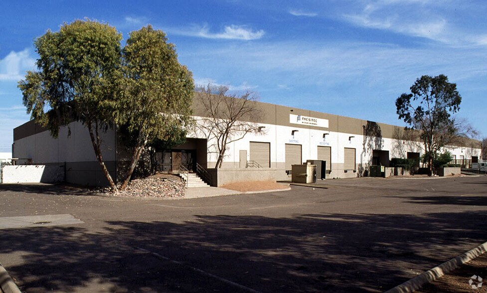 More Photos Of 808-820 W Geneva Dr, Tempe Warehouse For Lease