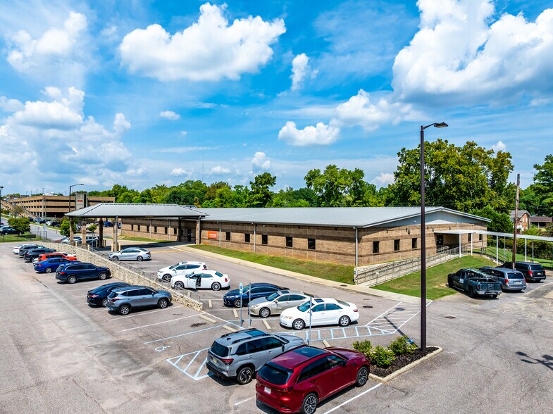 More Photos Of 2185 Normandie Dr, Montgomery Office For Lease