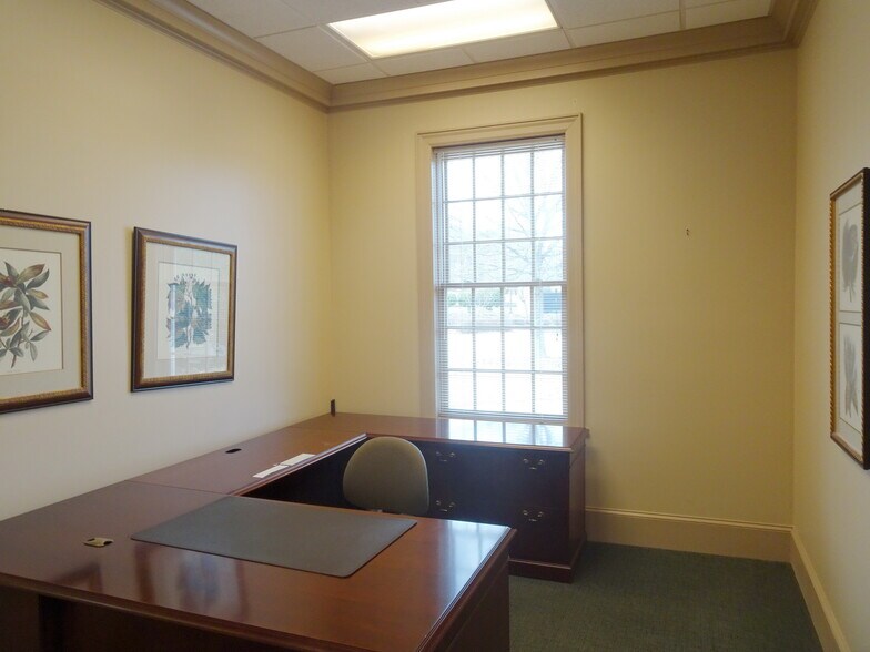 More Photos Of 10131 Carlin Ave, Covington Specialty For Sale