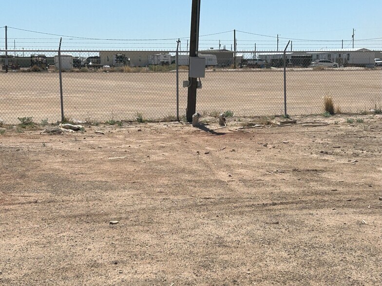 More Photos Of 1389 Oil Mil Rd, Pecos Warehouse For Lease