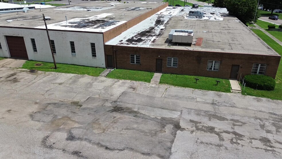 More Photos Of 5570 Creek Rd, Blue Ash Warehouse For Lease
