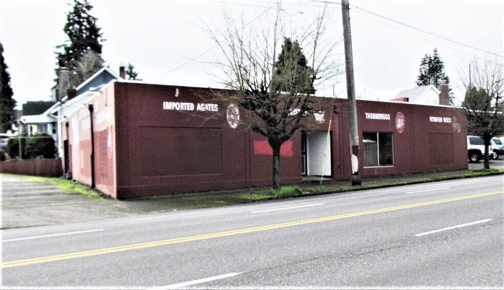 Primary Photo Of 7736 NE Sandy Blvd, Portland Flex For Sale