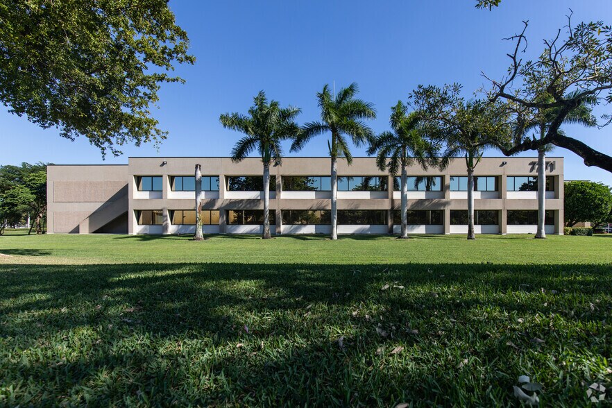 More Photos Of 7771 W Oakland Park Blvd, Fort Lauderdale Office For Lease