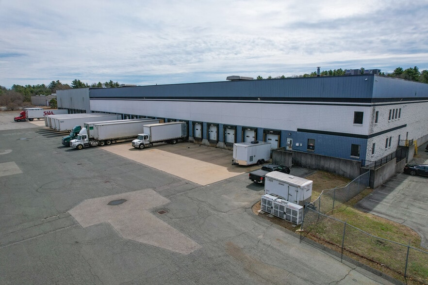 More Photos Of 260 Kenneth Welch Dr, Lakeville Warehouse For Lease