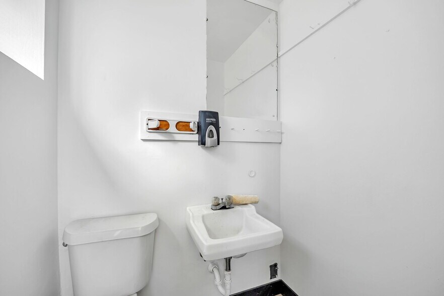 More Photos Of 624 S 29th St, Colorado Springs Light Manufacturing For Sale