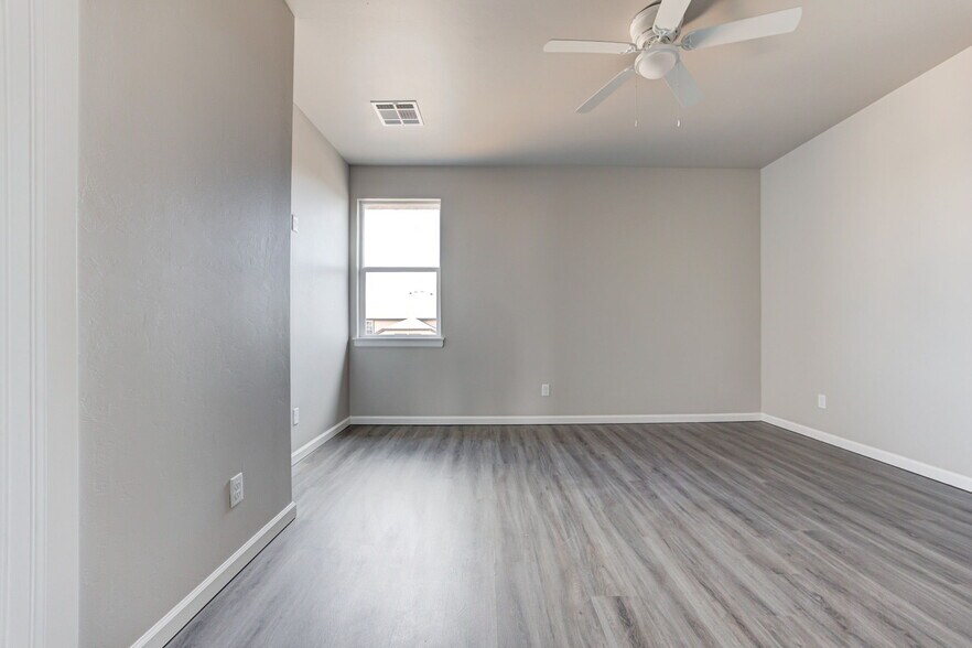 More Photos Of 12001 Rivers Trl, Oklahoma City Specialty For Sale