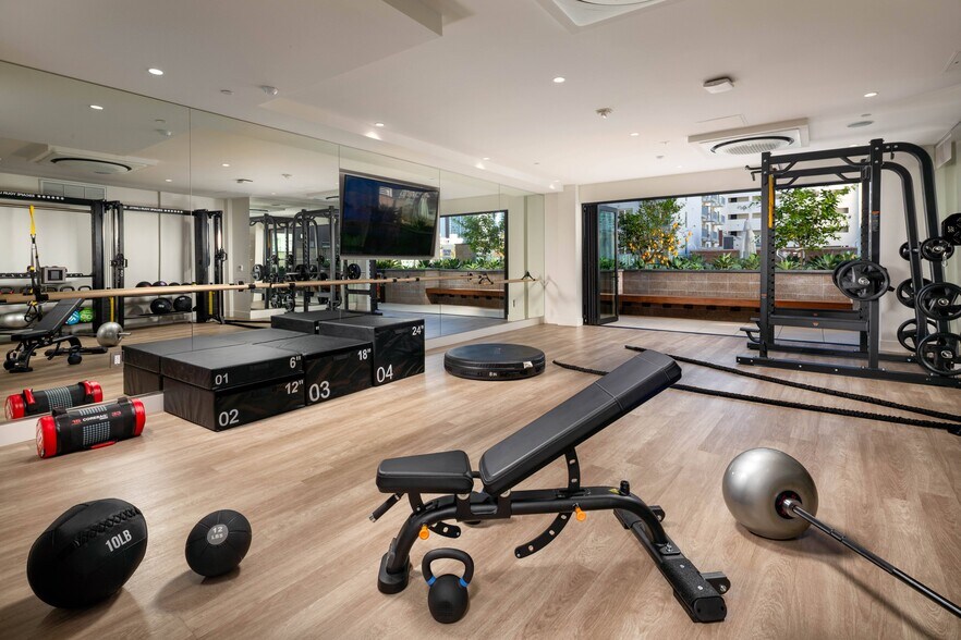 More Photos Of 1340 S Hill St, Los Angeles Apartments For Lease