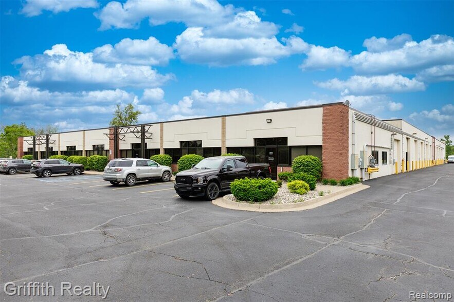 More Photos Of 5840-5936 Sterling Dr, Howell Flex For Lease