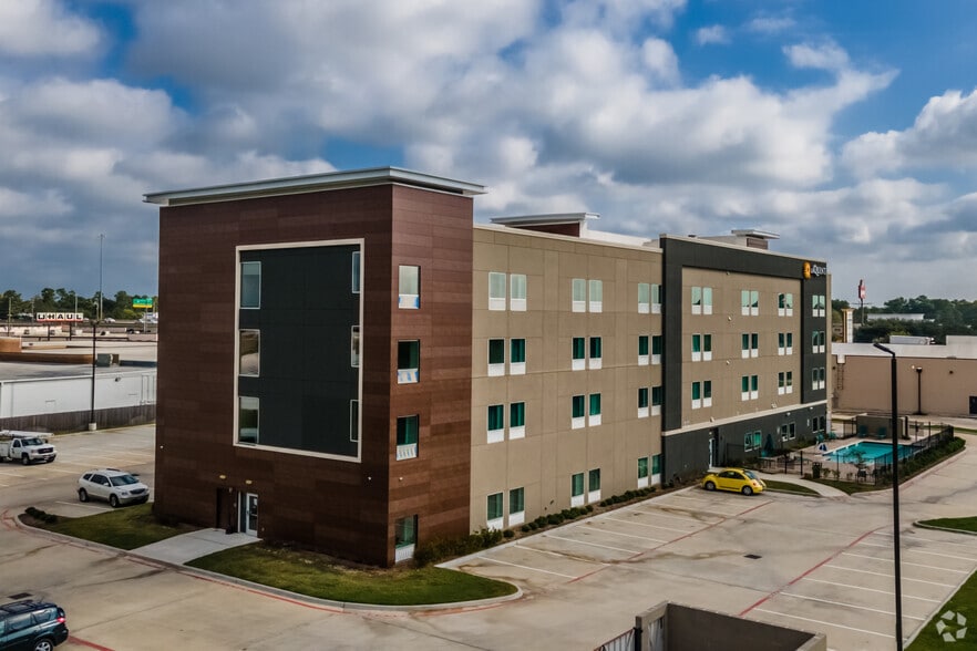 More Photos Of 21119 Interstate 45, Spring Hotel For Sale