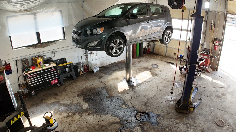 More Photos Of 14760 Northville Rd, Plymouth Auto Repair For Sale