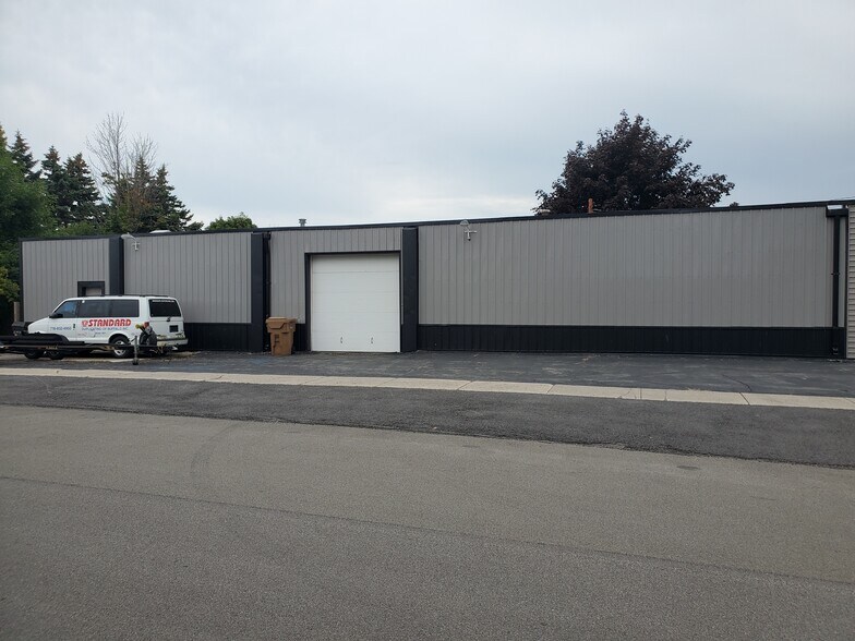 More Photos Of 2641 William St, Buffalo Showroom For Sale