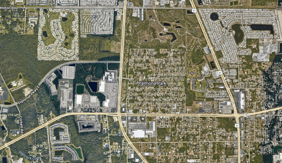 More Photos Of 1919 N Tamiami Trl, North Fort Myers Showroom For Sale