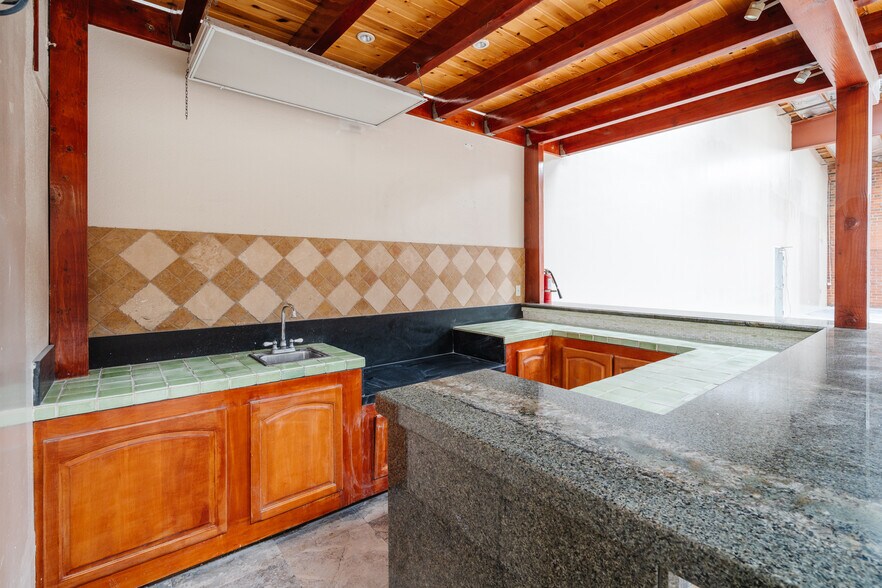 More Photos Of 8647 San Fernando Rd, Sun Valley Warehouse For Lease