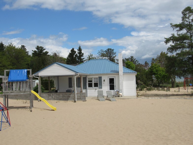 More Photos Of 4497 S US Highway 23, Greenbush Hotel For Sale