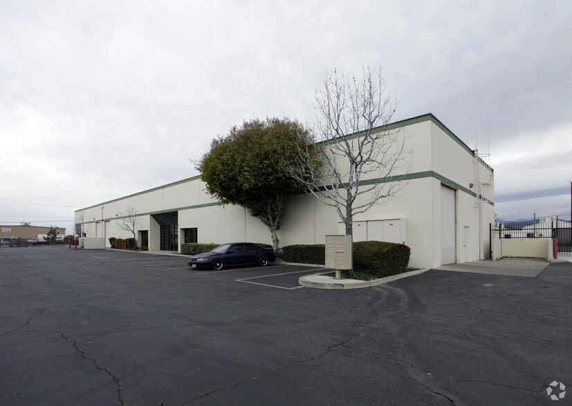More Photos Of 100 S Reservoir St, Pomona Warehouse For Lease