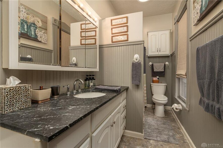 More Photos Of 324 Jones St, Dayton Office For Sale