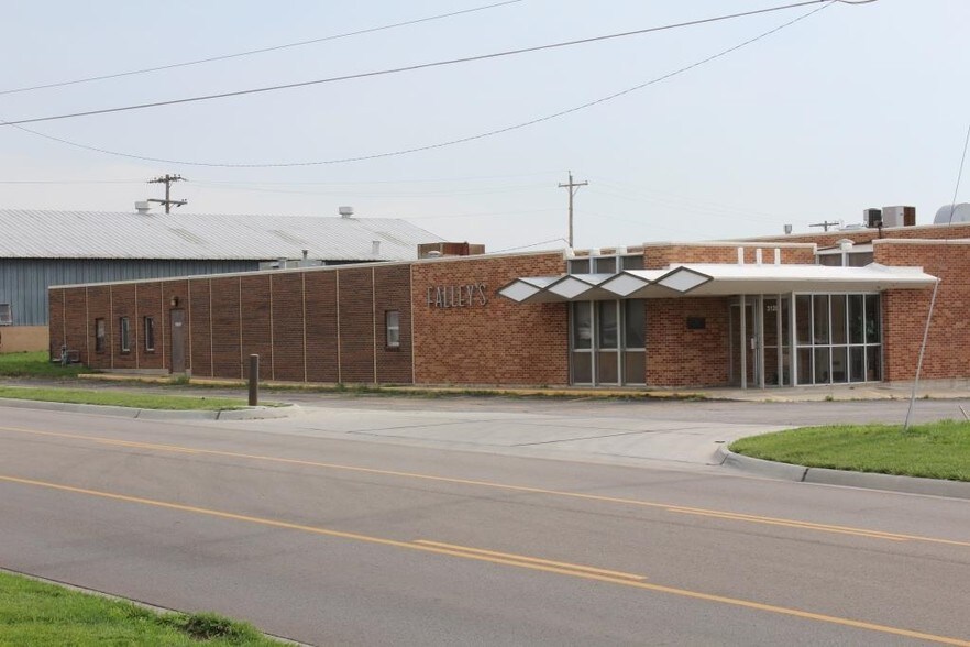 More Photos Of 3120 S Kansas Ave, Topeka Manufacturing For Lease