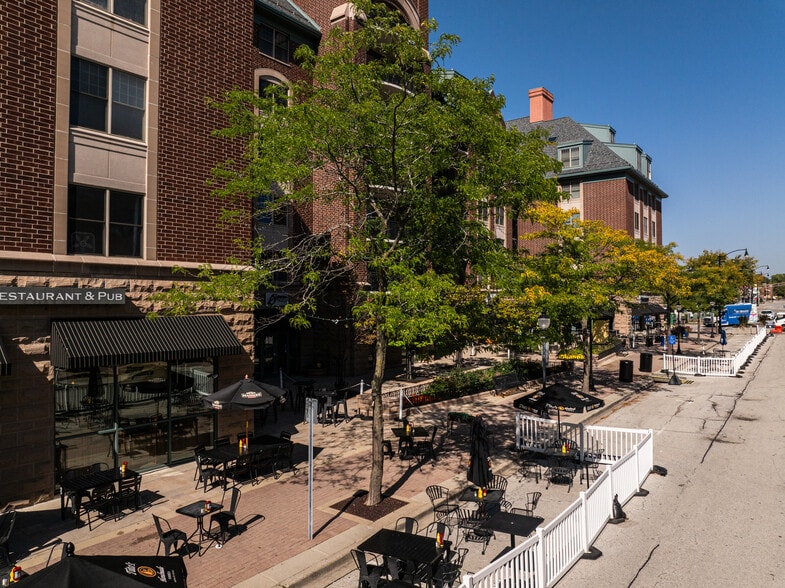 More Photos Of 8 N Vail Ave, Arlington Heights General Retail For Lease
