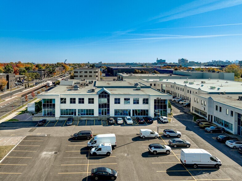 More Photos Of 8552-8678 Boul Pie-IX, Montréal Warehouse For Lease