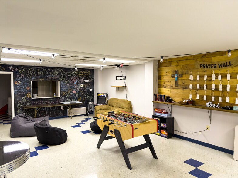 More Photos Of 634 Main St, Forest Park Flex For Sale